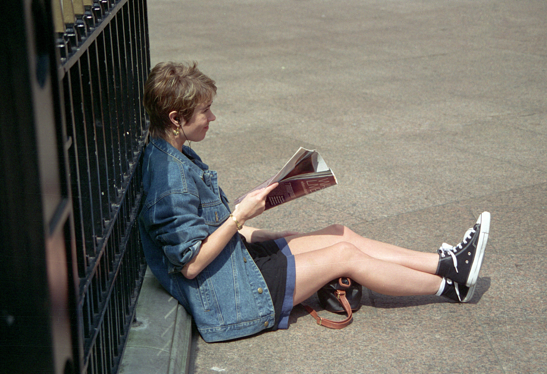 A woman reading a magazine in Trafalgar Square in 1994.