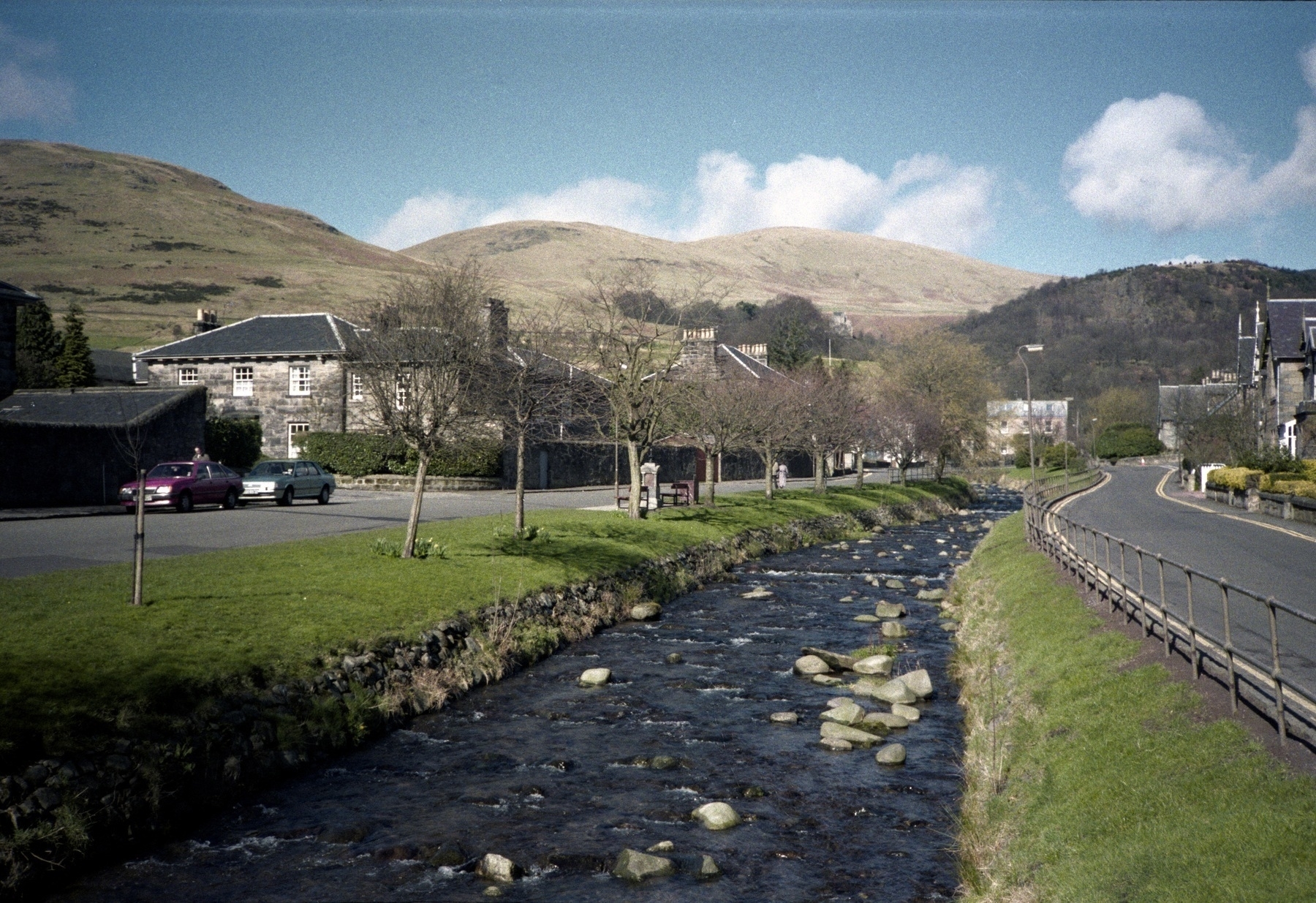 The Burnside, Dollar in 1989, looking North to the Ochils